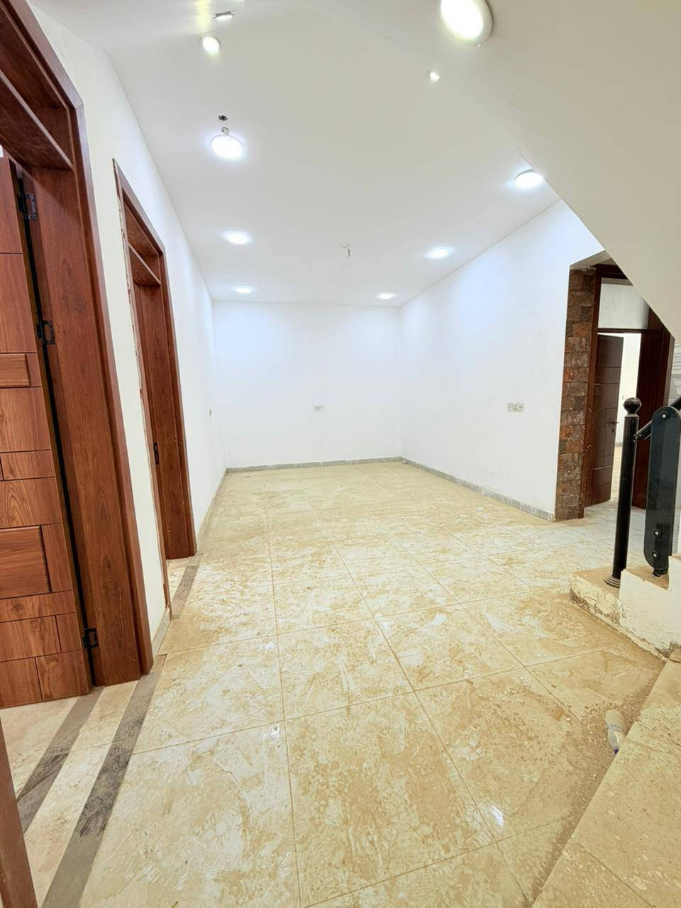 بيت للبيع طابو زراعي سند ٢٥ مداور بأسم المشتري ✅
📌العنوان : مجمع حيدر الحاج هندي حولي الخصيمة ✅

المساحة 200 متر 🏠
🧱بناء حديث كونكريت مسلح درجة أولى قريب ع الشارع الرئيسي للمجمع ✅
يحتوي على غرفتين وصالة واستقبال ومطبخ وصحيات 

سعر مناسب بالنسبة لباقي بيوت المجمع 💥

للاستفسار الاتصال على الرقم
*********** واتساب
