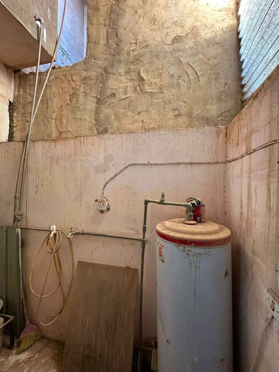 مشتمل للبيع 120م ((واجهه 6ونزال20)) في تولةفروش وره اسواق (سوفار) 
🏠طابو صرف 
🏠🏠طابق واحد (غرفتين نوم واستقبال ومطبخ وهول وصحيات خارج وداخل البيت وبيتونه)
🏡🏡سعره 75مليون وبي مجال 
***********
