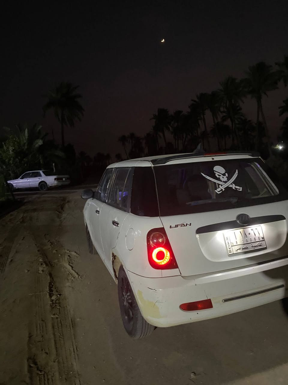 السلام عليكم ليفان 320 مستر بن موديل2013 للبيع والمراوس كفاله عامه من ضربه والصبغ فقط بيها خياسات بدور الجاملغ الخلفي مامعمر مكينه كورلا 1600 كير عادي مكينه وكير كفاله حداديه جديده تخم تاير جديد باتري جديد سنويه لل30 مداور ثاني يوم رقم قادسيه مشروع وطني ماشيه 67 الف مكاني الديوانيه قضاء الشاميه السعر 30 وبيها مجال للاتصال ***********
