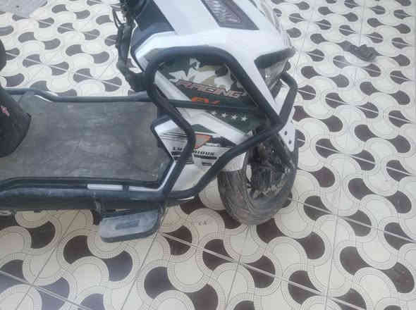 السلام عليكم ورحمة الله وبركاتة 
دراجه شحن للبيع 
مستخدم شهرين فقط 
تراي ٥٠الى ٦٠ كيلو 
فول مواصفات 
ماخذهه بمليون وربع 
معروضه ٩٠٠ الف 
مستعجل على بيعتها 
***********
او مراسلة الصفحه
