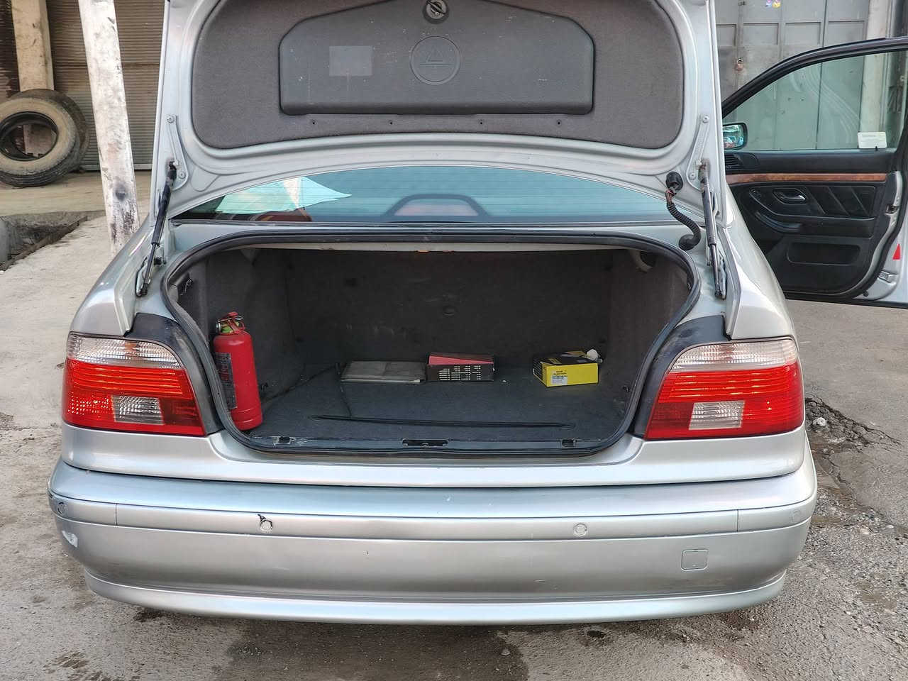 بي ام 98مشروع وطني محرك28كير بشرط صبغ عام لجمالية شرط التحويل شراي يتصل***********
