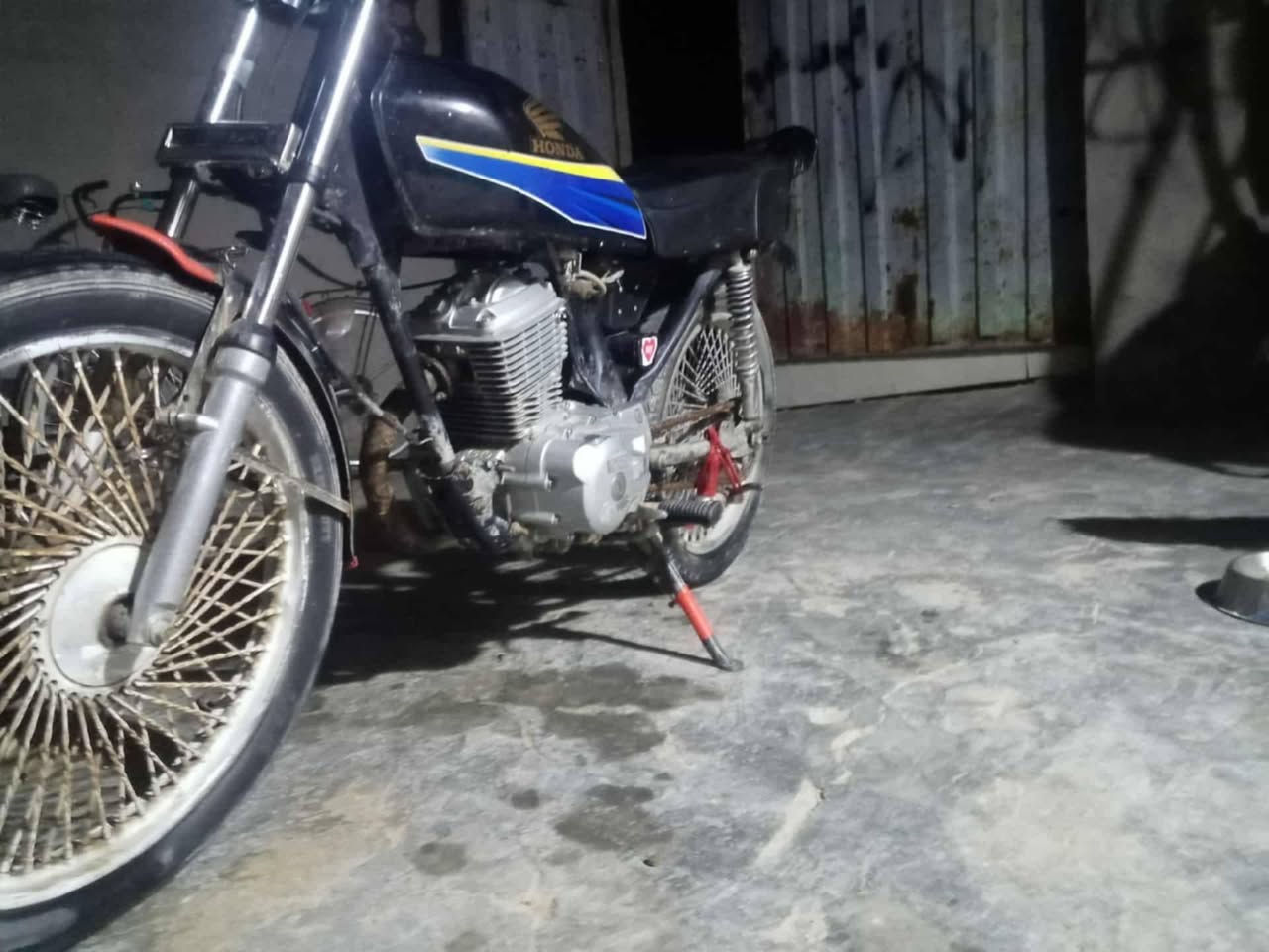 كلك كلك للبيع بيه خيط بخار
***********
