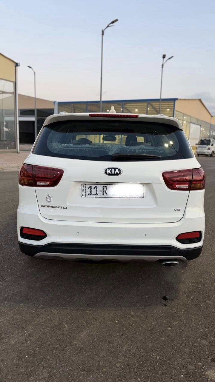 السلام عليكم 
سورنتو 2018 شكل ال 20 اخت الزيرو السياره مضمومه

السياره خليجيه فول 1/1 بعدهه بفابلون الشركه من النوادر هاي السياره شرط مكفوله من جكت الابره بعدهه عل وضع الشركه فابلون الشركه ونايلون الشركه حته بل كاعيه بعدهه ملزكه اخت الزيرو ماشيه 41  الف البصمه الثاني تاير الشركه العده السبير الكتلوكات بعدهن مامفتوحات زيرو والمواصفات فول 1/1 اعله فئه 

قماره بنرامه 

بصمه 

الباب الخلفي كهرباء

كشنات جلد اصلي دبل كشن كهرباء 

فورويل دفع رباعي 4x4 

محرك 6 سلندر 3500 

كير 8 نمر 

7 راكب 

3 قطع تبريد 

شاشه اصليه ام الجي بي اس 

اريل نفكيشن 

ويل 19 كروم 

اربع كشنات تدفه تبريد 

فول تحكم استيرن 

مخارج اواكس يو اس بي 

شاحن واير ليس 

حساس امامي خلفي 

رادار 

نضام اقتصاد 

بكلايت لد 

لايت ناصي عالي بلاوجتر زنون 

مكان السياره بغداد 

رقم بغداد دولي بسمي سنويه وهزه جديده 

رقمي ***********
