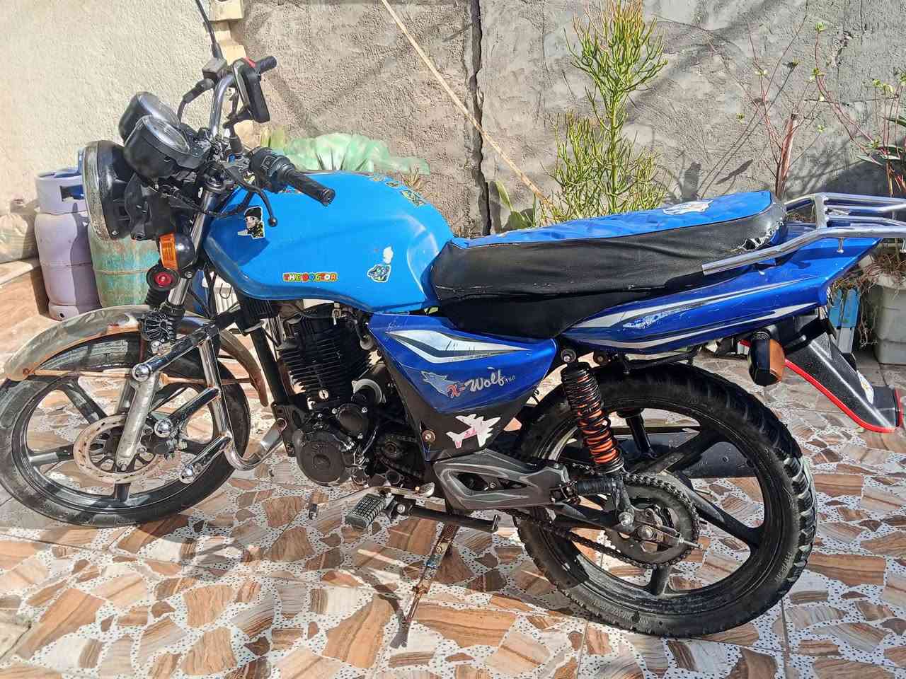 السلام عليكم دراجة سيام كوري 140 5 كير 1جوة و 4 فوك موديل 2017 دراجة خير من الله محرك وكير مكفول مثل ما واضح بالصور السعر 450 وبي مجال بسيط للتواصل مكاني بغداد شاطي التاجي ***********
