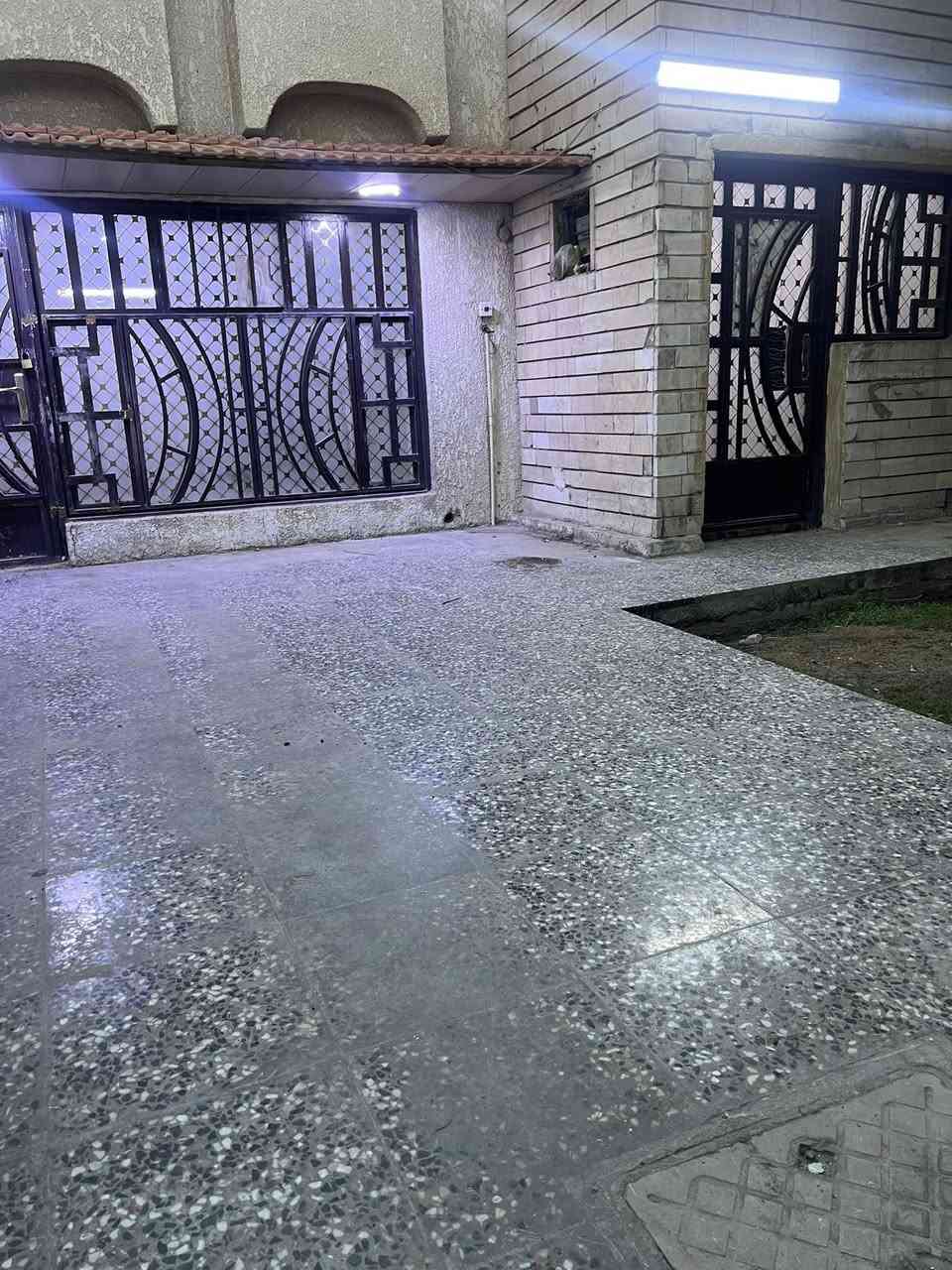 لليجار مشتمل ١٥٠ متر السيديه الظباط يحتوي كراج حديقه صاله مطبخ خدمات صحيه وغرفتين نوم عدد ٢ ايجار ٩٥٠ بي مجال 
***********
