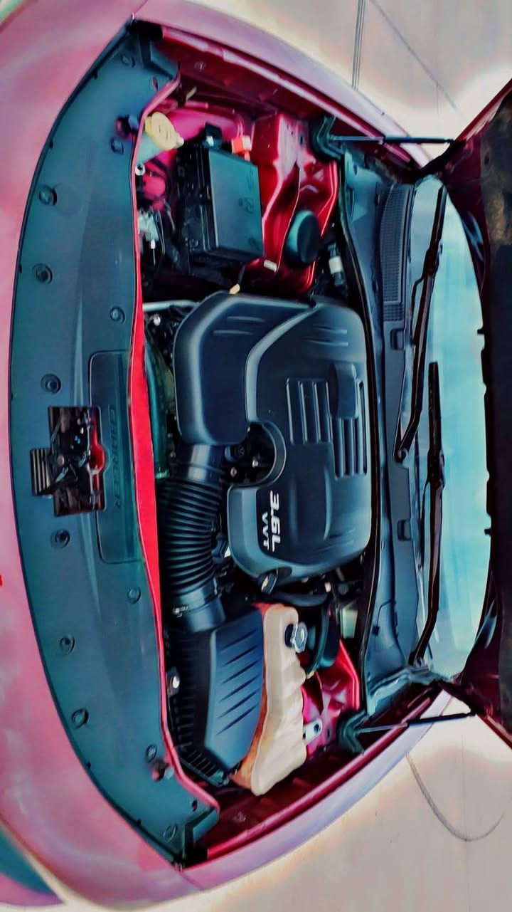 جارجر موديل 2022 لون كرزي فول مواصفات فورويل بيها جاملغ صفحه النفر أمريكي وبيها رصعه عل بوند وبيها مكانتين كارت صغار 
السعر 250$ 
وبيها مجال بصيط عنواني اربيل 
رقم تلفون *********** وبي وتس اب
