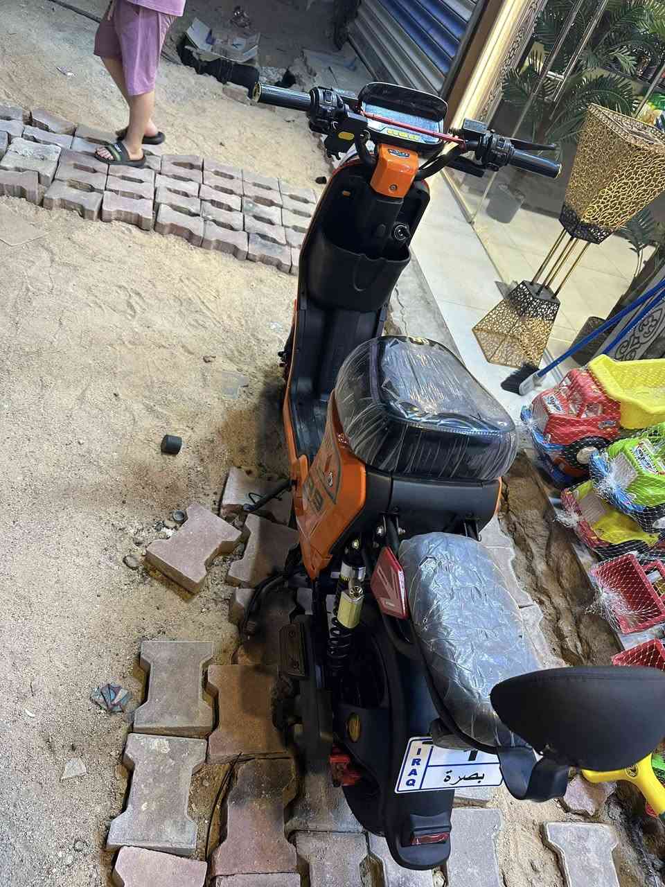 للبيع ار ٩ الحديث دراجه حلوه ونضيفه ومرتبه موديل ٢٦ مشيها حلو بطاريا ٣٢ أمبير ونلي اصلي كلشي شغال بيها من طول للطول اشاير هورن لايت نشره حساسات كلها شغاله  صاله شهر ونص مامتعوبه سعرها ب ٤٢٥ وبيها مجال قليل وصلها موجود من حسين الاسدي ماخذيها 
العنوان : المشراق الجديد تقاطع المشراق يم مستشفى المواساة
رقم : ***********
