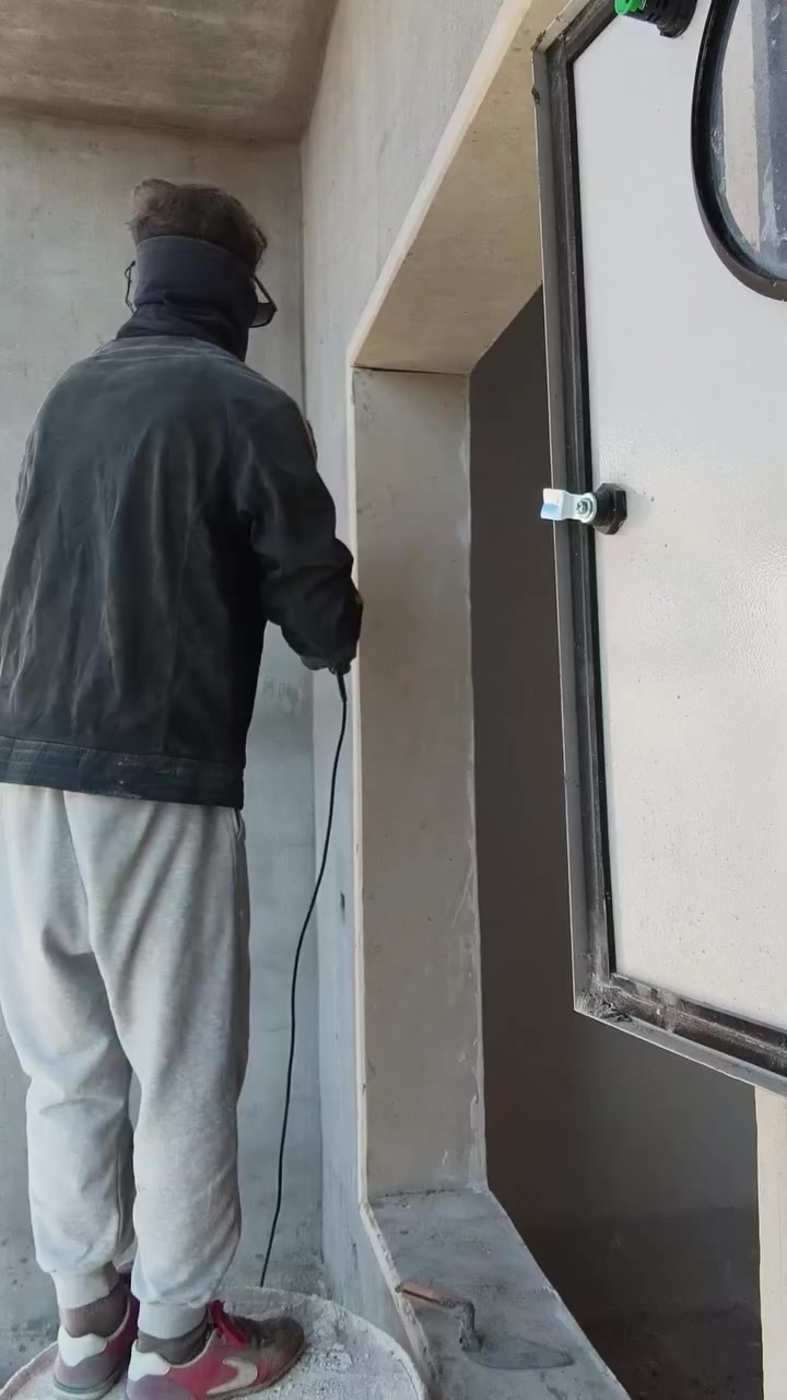 يوجد كادر تنظيف كوبلينات وقلع السيراميك والكاشي اللي يحتاج خابر على هذا الرقم  \***********
