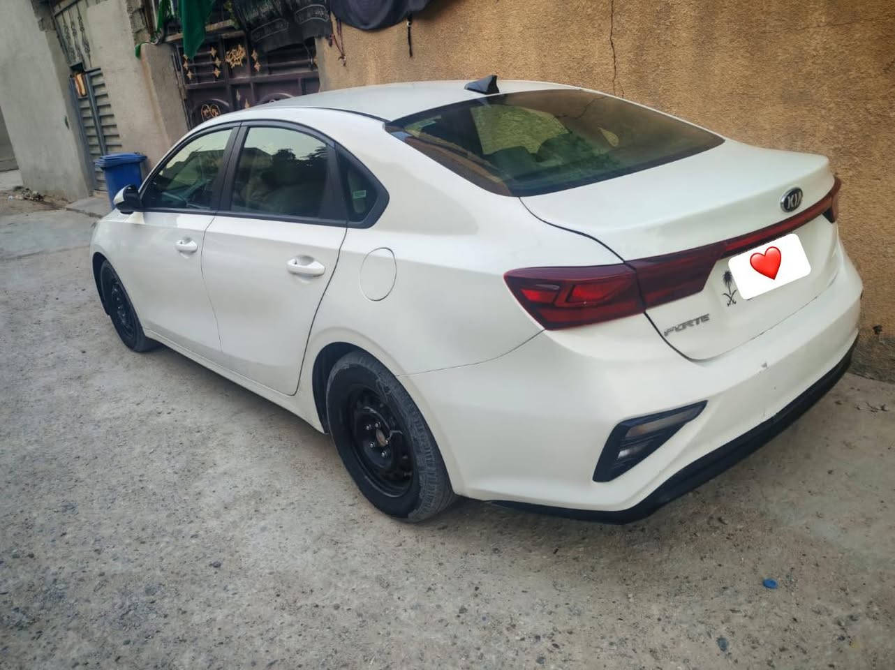 سلام عليكم فورتي م 2021 باسمي شرط التحويل صور الحادث بل منشور بدون ايرباك ماشيه 100 مكان السياره بغداد خلف مرور الرستميه السعر 145 وبيهه مجال جدا بسيط للاستفسار *********** 
***********
