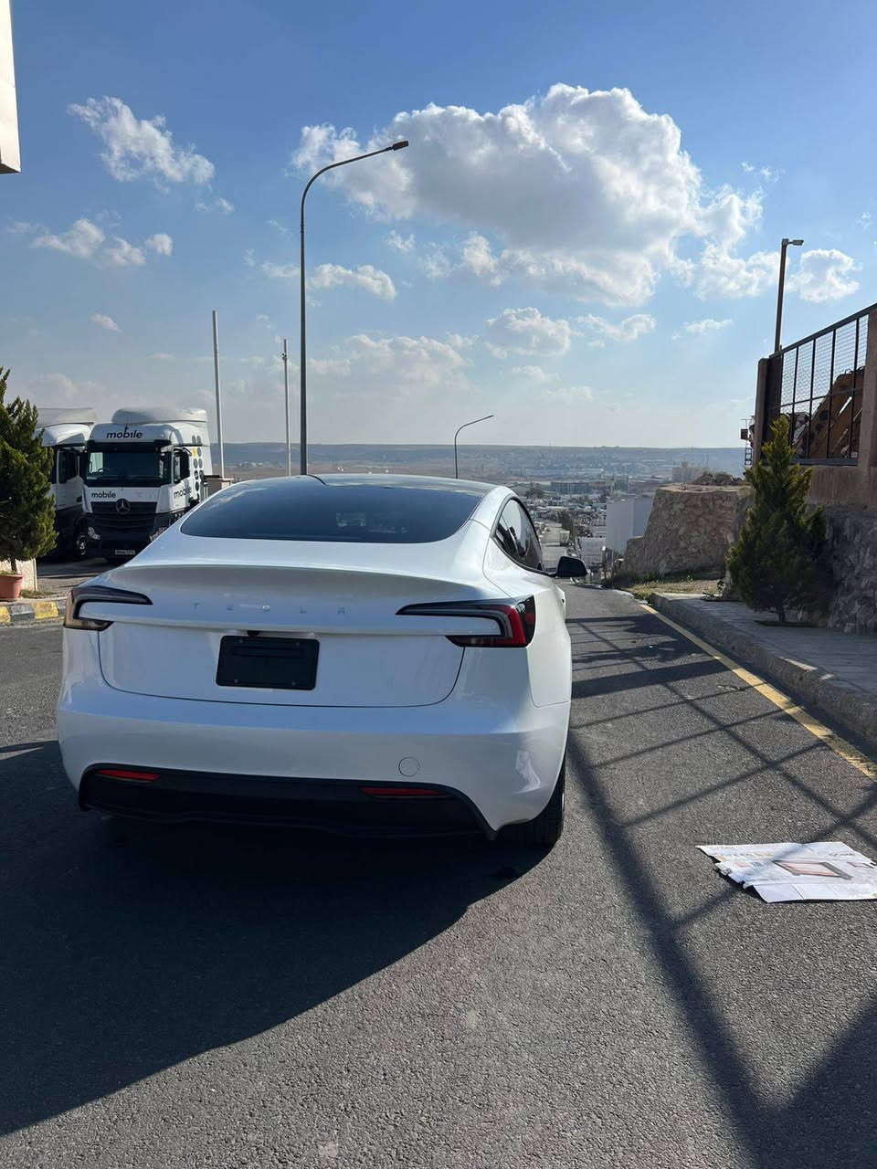 السلام عليكم للبيع Tesla Model 3 Highland  premium 2025

سنكل ماطور
 لونك رنج 
ويل ١٩ مميز
لون ابيض صدفي
رقم اربيل جديد
هزة جديد
سنوية باسمي 
ماشية 10000
سيارة جديدة 
السعر 238 $

للاستفار ***********
