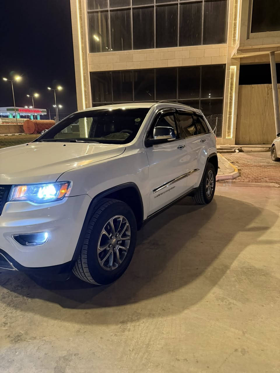 جيب لمتد موديل 2016 وارد امريكي
فول مواصفات 

شاشة جبيرة 

جنطة كهرباء 

تدفئة كشنات امامي و خلفي 

تحكم استيرن شفتات 

تخم تاير جديد 

هيترات بالمراية 

مراية قلاب 

اشاير بالمري 

ماشية 155 ميل 

استخدام شخصي 

حدادية امامي خلفي جديدة 

كشنات جلد 

الضرر جاملغ ايمن فقط صبغ امريكا 

صور الحادث مرفق 

السعر 235 $ و بي مجال 

بسمي سنوية جديدة

استفسار اكثر او على الرقم 

‭0775 122 8710‬
