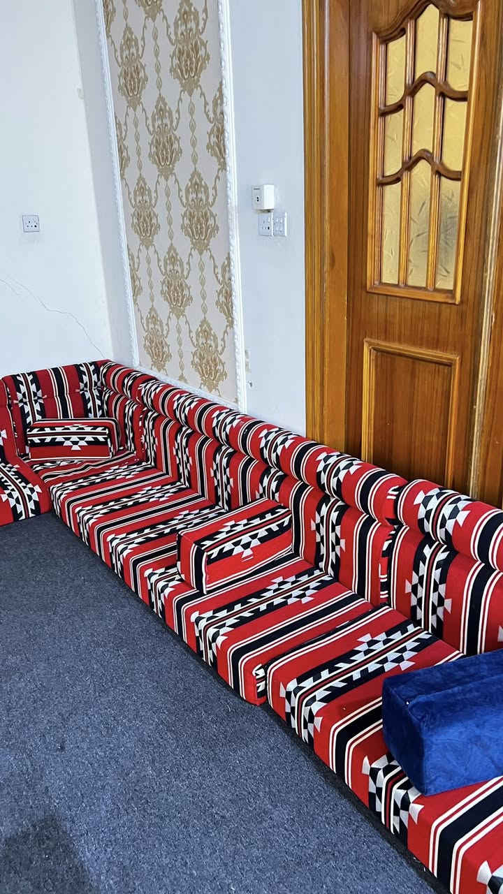 قعده عربيه للبيع قعده كلش نضيفه وعربيه مال نزاكه وترتيب تصميم اماراتي كلش نضيفه السعر خاص بل واتس الرقم***********العنوان بصره قبله حي المهمدسين

