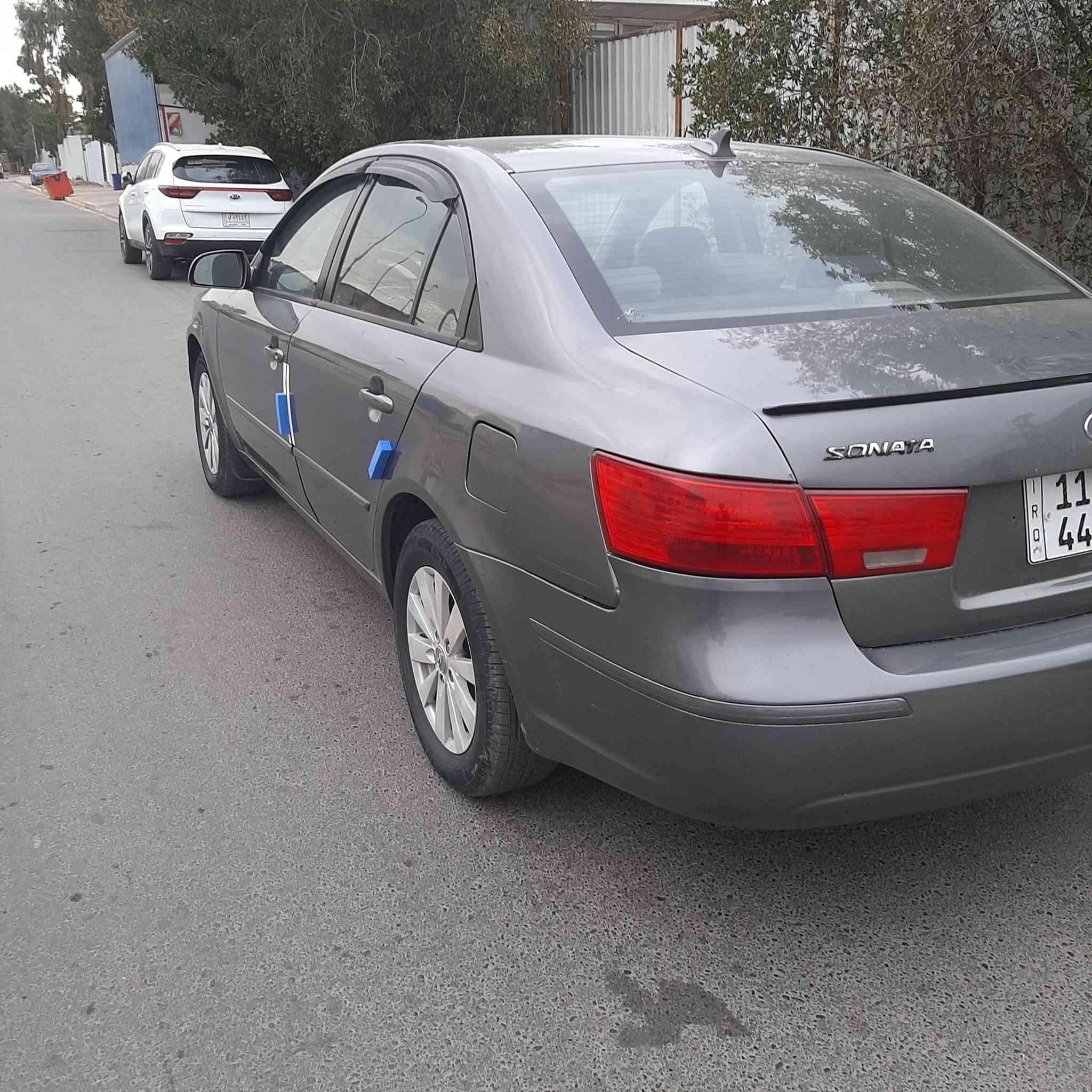 هونداي  سوناتا  رقم بغداد انكليزي موديل 2009 وارد أمريكيي ظررها جاملغ خلفي  جهة اليمين بدون دواخل  واكو تصليح بسيط بالجنطه باقي السياره ليبل واحد بدون تبديل البجم كبس على وضع الشركه بسبب طخات خارجيه وجراد مصبوغه حزام  المحرك والكير والتبريد مكفولات غرفتها جديده صدر امامي خلفي تخم تاير السعر( 98 ) مكانها بغداد الأعظميه للأتصال ***********

