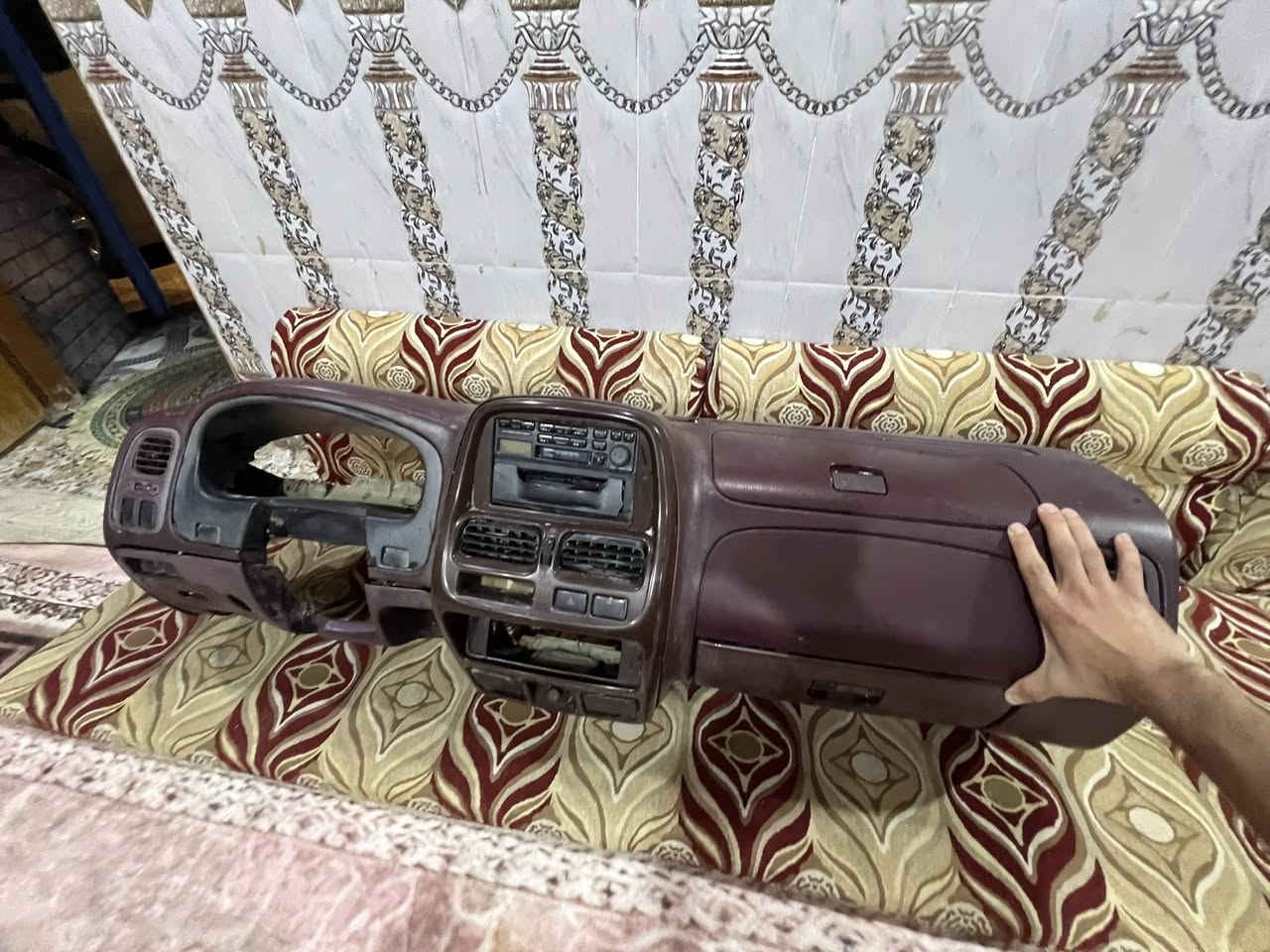 دشبول بيكم نسيان شبوط جديد كلش 
دشبول جديد مكفول لا مكسر ولا مفطر حته لونه جديد
كامل ماناقصه برغي هو و عينه مالته 
لبيع بسعر مناسب 
مكان البصره القرنه 
***********
