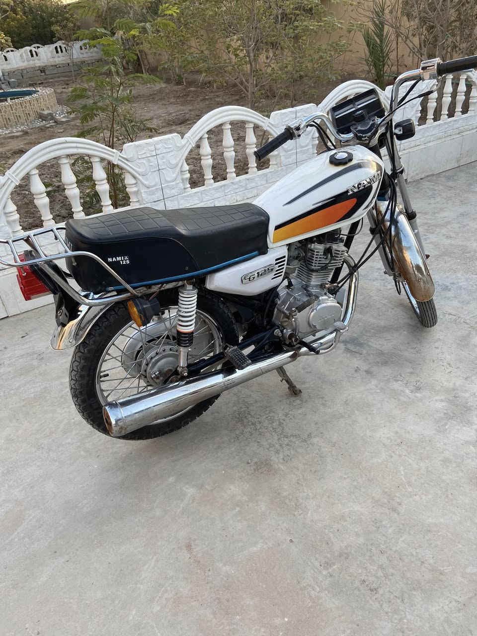 سلام عليكم  دراجه  ادوات دراجه  جديد  تفاصيل خاص المكان القرنه شراي يجي خاص***********
