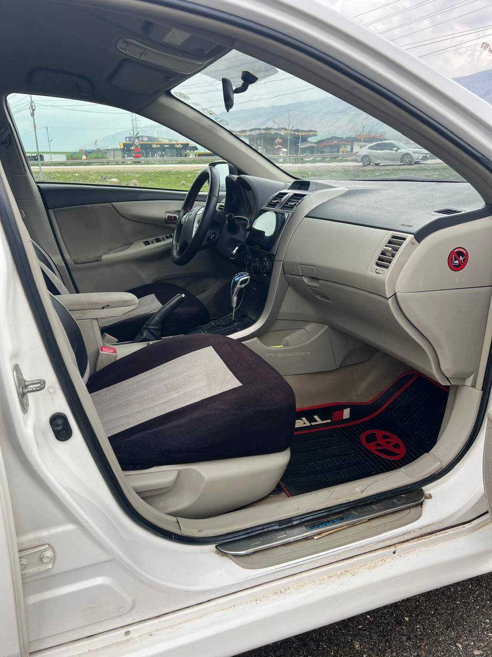 تويوتا كرولا ٢٠١٣ 
مةكينة ١٨ تشبول زينؤ 
رةقةم سةنةوى نوية 
بس صندق صبوغة و نيو جاملغى بشتةوة 
٩٩٠٠٠ هزار رؤشتية
سعر ١٢٥ و مجال 
*********** أربيل, العراق
