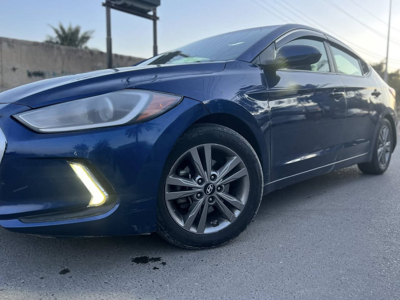 مواصفات :فول 1/1 موديل 17
١.بصمه تشغيل وبصمة ابواب

٢.فتحة سلايد روف مع شاشه

٣.محرك ٢٠٠٠ دوش مكفول وكير مكفول

٤.تحكم ستيرن

٥.رقم بغداد

٦.حدادية بحالة جيدة

٧.باتري جديد

٨.تدفئة كشنات 

٩.السيارة ماشية 175الف 

١٠.لايت زنون..

١١.مراية وسطية ذاتية التعتيم

١٢.وارد أميركي ضررها جامع السايق فقط صبغ بنيد وقبق جنطه اثر جراد بدون حادث

13-رادرات جانبية خلفية وبعد هواي موصفات ما ذكرتها

١٥. السعر 120   للاتصال *********** مكاني بغداد العامريه
