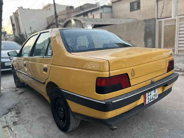 السلام عليكم      مكلف بالنشررر
بيجو جي ال اكس 2009. مكفوله بدون صبغ عده داير خلفي   مكينه كير حداديه تبريد كله مكفول.   السياره جاهزه وكامله مابيها اي نواقص   ارقام انكليزيه مصفره هيئه  وغرامات.   السعر 32    مكان بغداد الامين 
للاستفسار ‭٠٧٧١ ٨٨٤ ٩٧٢٤‬
