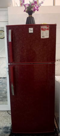 ثلاجه للبيع 20قدم سعر 250الف بغداد الحسينية شارع الجريخي 07709978471