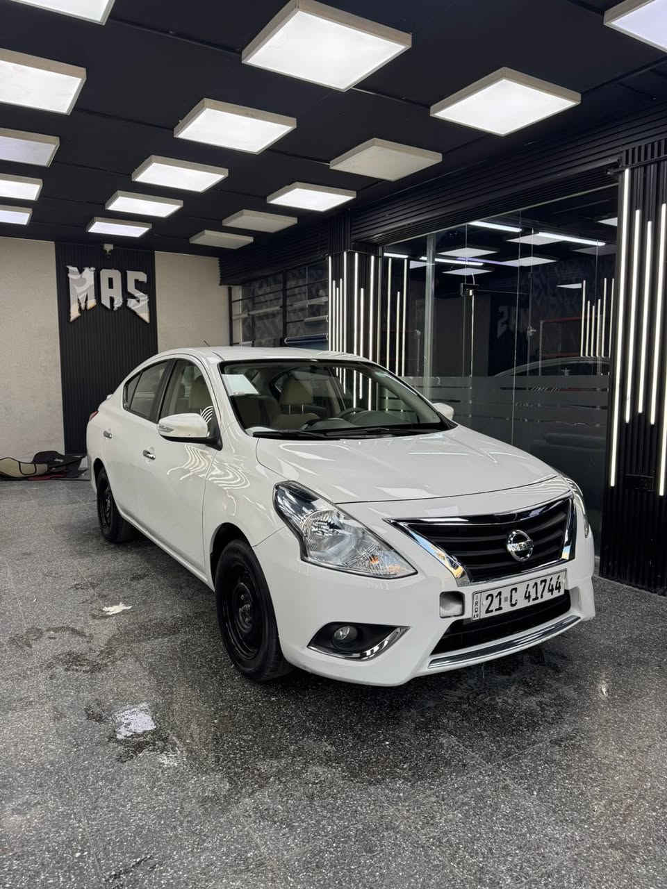 السلام عليكم
للبيع نيسان سني 
موديل 2024 
مواصفات 
شاشة 
كامرة
قطعتين تبريد 
سبايدر وبروجكتر
اربع جام كهرباء 
وباقي المواصفات معروفة 
رقم سليمانية تحويل او وكالة 
ماشيه 59 الف 
السياره مكفولة من صبغ والتبديل
 عدة شويه بارد بجاملغ الامامي واصبع باب السايق والسونار مرفق قبل سبوع مسوي 
السعر 116 ورقة وبيهة مجال بسيط 
للاستفسار *********** 
العنوان بغداد الكرادة
