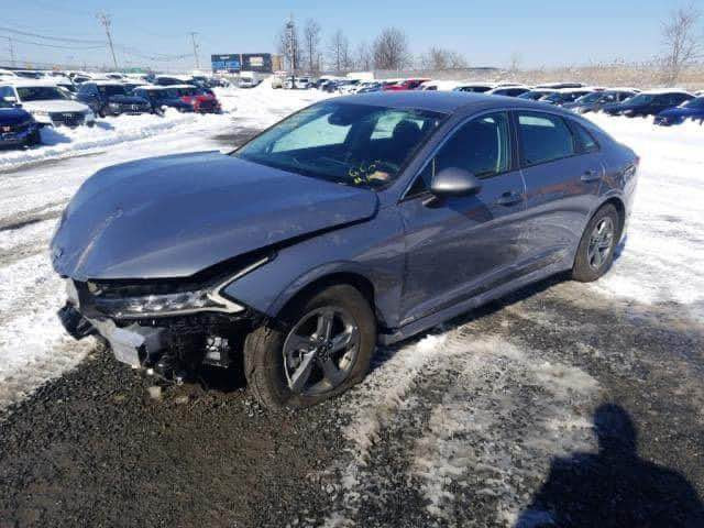 سلام عليكم اخوان 
سيارة KIA K5 LXS 2021
السعر 155 ورقه وبيها مجال 
سيارة فول مواصفات عدا الفتحة لون بحري لون مميز 
سيارة كير مكينه خير من الله مسويلها ادامه كامله قبل 5 ايام 
ماشيه 78.700 كيلومتر
السيارة رقم بغداد معوقين عندي بيها وكاله بعد 7 شهور و تتحول حرة المعوق من اهل بغداد
مكان السيارة البصرة *********** Singapore
