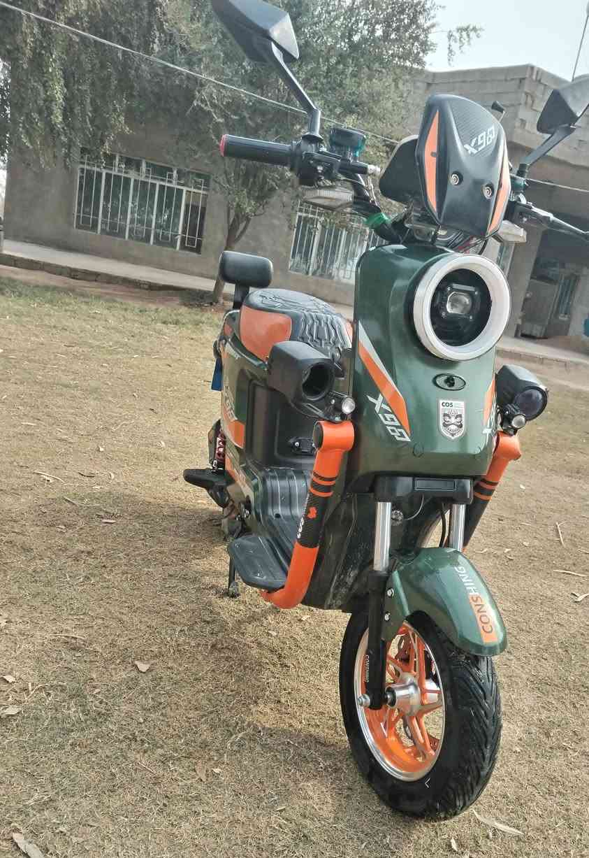 السلام عليكم
دراجه للبيع موديل 2025  
X900 ملف 2000 واط
5 بطاريات الاصليات (ام الختم)
دراجه كلهه شغاله فووول نضافه 
السعر 350 قفل من الاخير . ***********
