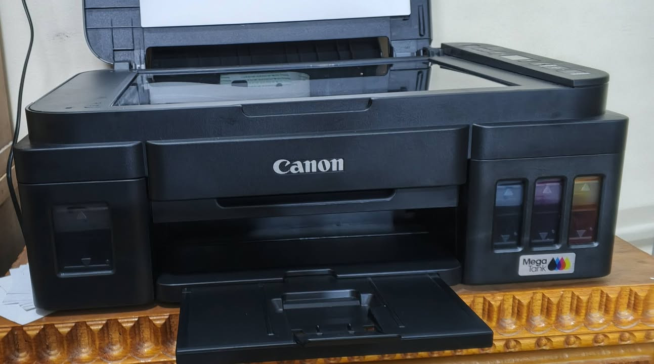 السلام عليكم 
متوفر طابعة كانون بكسما g 3416 الاصلية ب 155 الف ومتوفر توصيل لجميع المحافظات مكانها بالموصل مستخدمة قليل و نظيفة استخدام منزلي مال طالب .

للعلم سعر الجديدة 195 الف
طباعة واستنساخ وسكنر . 
تطبع من الموبايل
 ومن الحاسبة ( الابتوب )
تطبع وجهين يدوي
للاستفسار راسلنا خاص


**إذا كنت صاحب هذا الإعلان وتريد حذفه لأي سبب، رجاءا أرسل رسالة إلى الدعم الفني**