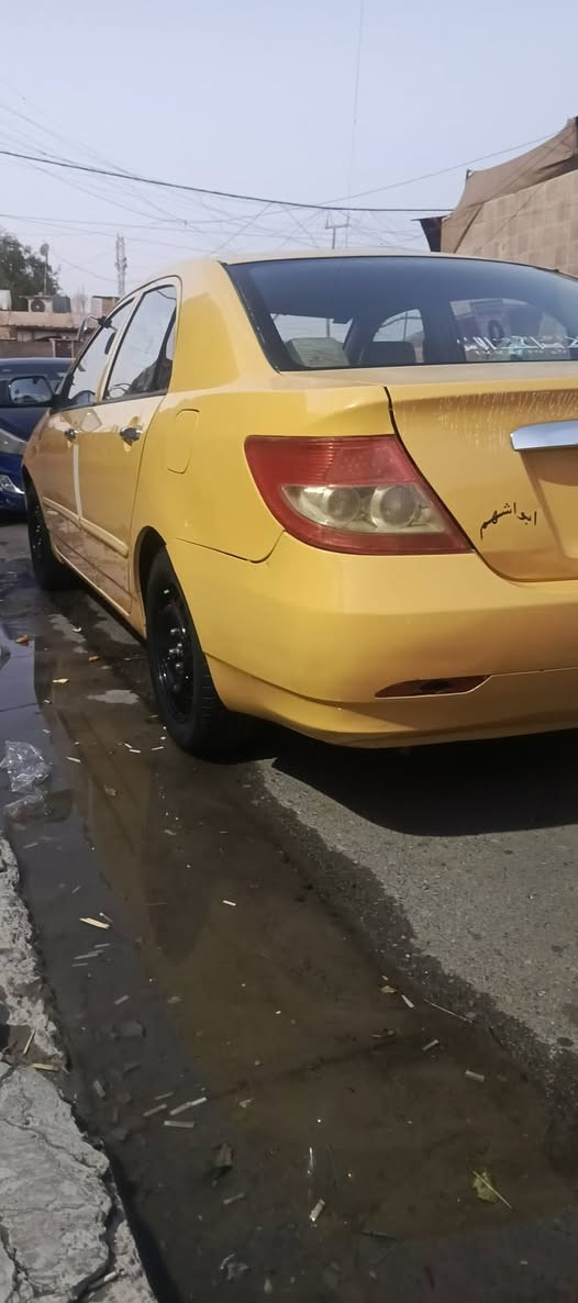 السلام عليكم بيوايدي F3 كير عادي السياره لا ضربه ولا صبغ بيهة بس شوي بارد كير مكينه خير من الله السعر 63 و بيه مجال قليل مكاني بغداد الشعله *********** ما متواجد ع الفيس
