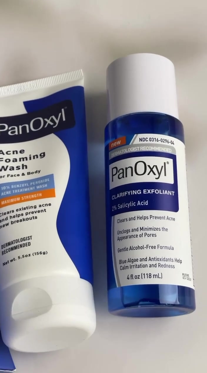 عرض قوي لعلاج الحبوب من براند PanOxyl 💙 تنظيف عميق للبشرة والتخلص من حب الشباب. 💯💯

1️⃣ غسول PanOxyl Acne Foaming Wash
غسول طبي بتركيبة قوية تحتوي على 10% بنزويل بيروكسيد، يشتغل على قتل البكتيريا المسببة للحبوب من العمق 💥 ينظف المسام بعمق ويقلل الالتهابات، ويساعد على منع ظهور حبوب جديدة، مناسب للوجه والجسم ويعطي إحساس نظافة وانتعاش يدوم طول اليوم

2️⃣ مقشر PanOxyl Clarifying Exfoliant
مقشر لطيف يحتوي على 2% حمض الساليسيليك 🌿 ينظف المسام من الداخل، يزيل الدهون الزائدة والخلايا الميتة، ويصغر مظهر المسام بشكل واضح، يساعد على تهدئة البشرة وتقليل الاحمرار ويخلي ملمس البشرة ناعم

منشأ المنتجات: 
 أمريكي الأصلي 🇺🇸💯

✨ طريقة الاستخدام  لمنتجات PanOxyl ✨
الغسول:
يوضع على بشرة مبللة، يدلك 30 ثانية ثم يغسل – مرة يومياً
 المقشر:
يوضع بعد الغسول بكمية قليلة ويترك على البشرة – مرة يومياً
💡 لا تنسين مرطب + واقي شمس ☀️
#كوزمتك #كوزمتك_هدى_بيوتي #مواد_تجميل #كوزمتك_عسوله_الدوره_شارع_ابو_الطياره_ #فاطمة_الراوي ميس_الراوي كوزمتك_ايوشة😍 كوزمتك_الشام💄 حافظات_نسائية😍😍 حافظات_موبايل فيان_السليماني كوزمتك_دبي كوزمتكس كوزمتك_mk_حسام كوزمتك_ايوشه😍 منتجات_الشعر_الصحي مسكاره تعليم_مكياج مكياج منتجات_الشعر خياطه_يدويه منتجات_صحية_عالية_الجودة_ليس_لها_اضرار زهور_علاء منتحات_اصلية منتجات_كورية منتجات_امريكية خياط باودر كريم_اساس سولاف


**إذا كنت صاحب هذا الإعلان وتريد حذفه لأي سبب، رجاءا أرسل رسالة إلى الدعم الفني**