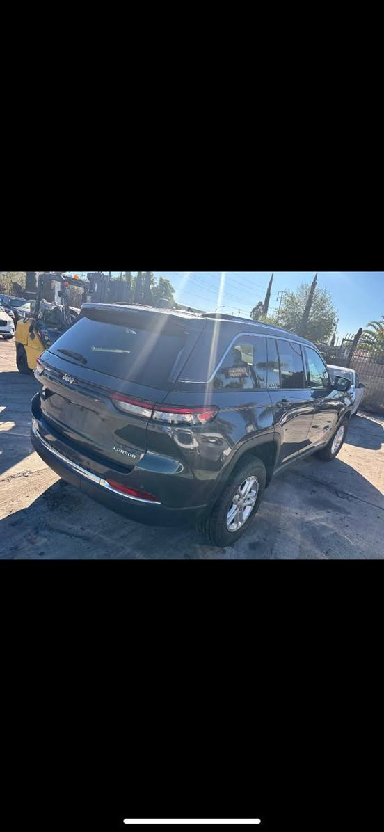 السلام عليكم
جيب لاريدو 2024 
5 راكب 
كلين تايتل بدون اي ضرر
مدة الوصول الئ ام قصر 2/15 
للاستفسار الاتصال ***********
