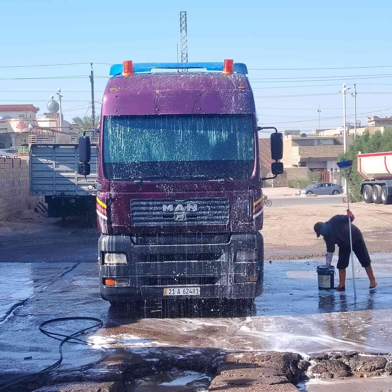 السلام عليكم مان 2002 كير وتماتيك 12 نمره تخم تاير بم جديد باتريات جدد  جاهزه للعمل السعر 90 بيه مجال مكان الفلوجه  ***********. مربوطه عربانه 3 محاور جناب متحركه
