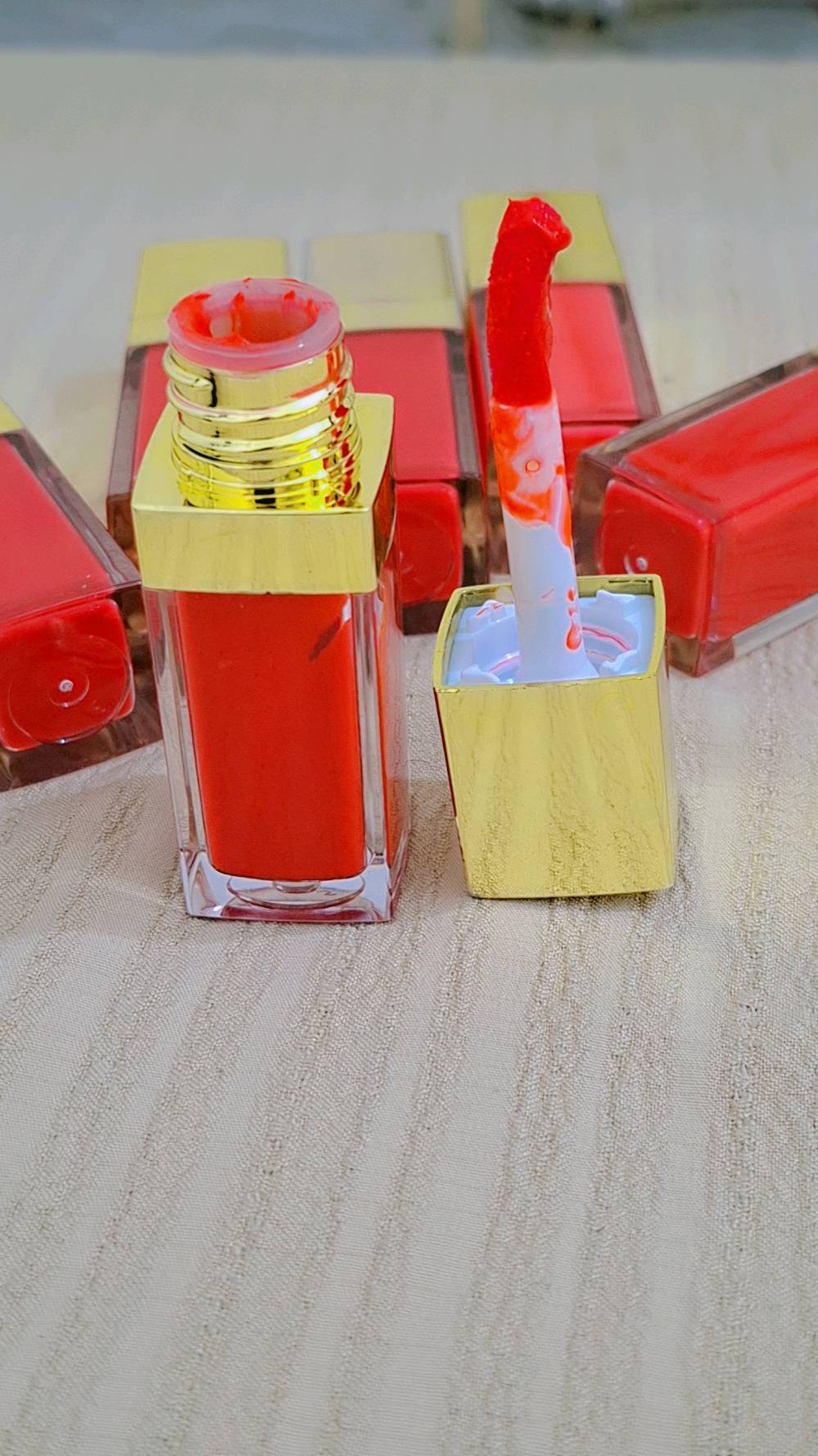 💋 تريدين شفايف وردية ممتلئة بدون تعب وبدون حقن؟
الحل بهالمجموعة السحرية 👇
💄 التنت:
✔ لون طبيعي ثابت
✔ يعطي إشراقة صحية
✔ ما ينشف الشفايف
✔ مثالي للدوام والطلعات اليومية
💋 الفلر:
✔ امتلاء طبيعي فوري
✔ لمعان أنثوي جذاب
✔ يخلي الروج يطلع أجمل
✔ ترطيب بفضل مكونات طبيعية

✨ النتيجة؟ شفايف ممتلئة + لون طبيعي جذاب طول اليوم

📦 الكمية محدودة
📩 للحجز راسليني خاص قبل نفاذ الكمية