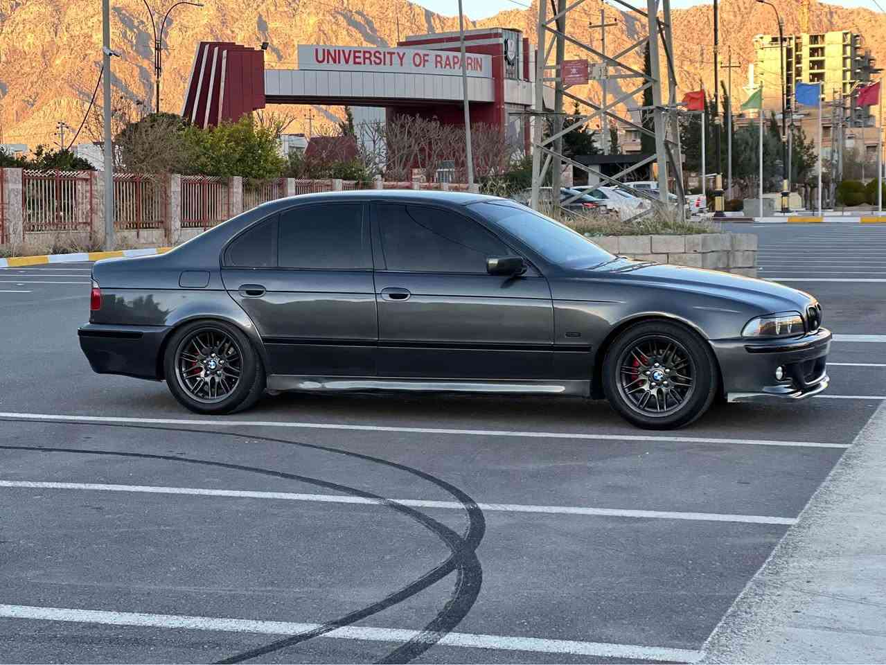 ماشاء الله له ماڵی هەموو لایەک
🦅BMW/1999/525Ai🦅
ئارم پلاستیک هەولێر بەشەرت 
شتی جوان و راقی دانسقە لۆک لۆک 
دەحەمی پێشو دواوەی M لۆک 
تەبرید بەشەرت 🥶
گەرمی بەشەرت😰
کارەبای بەشەرت پێشو پشتی بەشەرت دەبلو دارو بەردی بەشەرت هەتا بڵیی نەرمو خؤشە /هەیکەلیکی هەتا بڵیی جوانو رێکی هەیە 
لایت ئاڵقەوکامل زینۆنو حەدەسە بەس حەدەسەی ٢١٥ هەزاری پێدراوە  /رەقەم ئسڵی/ گێرو مەکینە بەشەرتی ١٠٠ فیتەر  دەکەڵو بوخار بەشەرت/کارەبایی بەشەرت / 525Ai دەبڵ دیجیتاڵ زۆر بەقوەتە ماشااللە تؤماتیک ٣گێر گێڕی حادیو سپۆرت مەزبوت فەقازی لاقی مازبوت بەنزین زۆر کەم دەخوا /بئ دەحمو لێدران/کامل سێرفز کراوە/پلاک نۆزڵ مەسفی فیت پەمپ ڕۆنی گێڕو مەکینەی تازەیە ئیفرۆی مەزبوتە   کوشن جڵدو کارەبایە کوشنەکانی دراوی نییە شاشە ئایپادە
موسو براوە بە شەرت/ناوی لە دەرئ جوانترە
سەیارەکە پێویست بە وەسف ناکا 
دەحامی بۆ دەحامی بەشەرت لە رەسمەکان جوانتر نەبو هەقی رێگات حایدی من 
بۆ زانیاری زیاتر *********** فایبەر 
وەتسئەپ
شوێن .رانیە رانية, السليمانية
