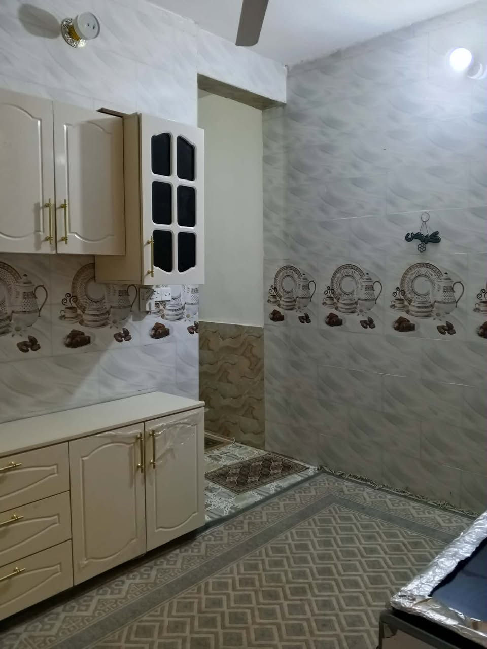 السلام عليكم ،،

#دار سكن طابو زراعي للبيع 

الموقع/ السياسيين الزراعي #ثاني دار عن التبليط

مساحة الدار / ١٥٠ متر (مربع ) ١٠ متر في ١٥ متر 

 بناء حديث طابق واحد يحتوي على استقبال وصالة ومطبخ #وغرفتين نوم وصحيات #بناء طابوك 

السعر/ ٧٥ مليون وبي مجال 

للاستفسار اكثر الاتصال على الأرقام التالية 

📞***********📞***********
