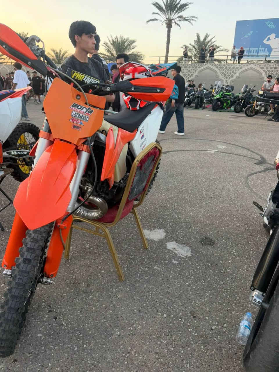 سلام عليكم
للبيع 
قفاز KTM خبط 
محرك 250 
موديل 2024 
داخل داتشو ستعرض بغداد 
كفاله من كلشي 
شراي فقط !؟ ***********
