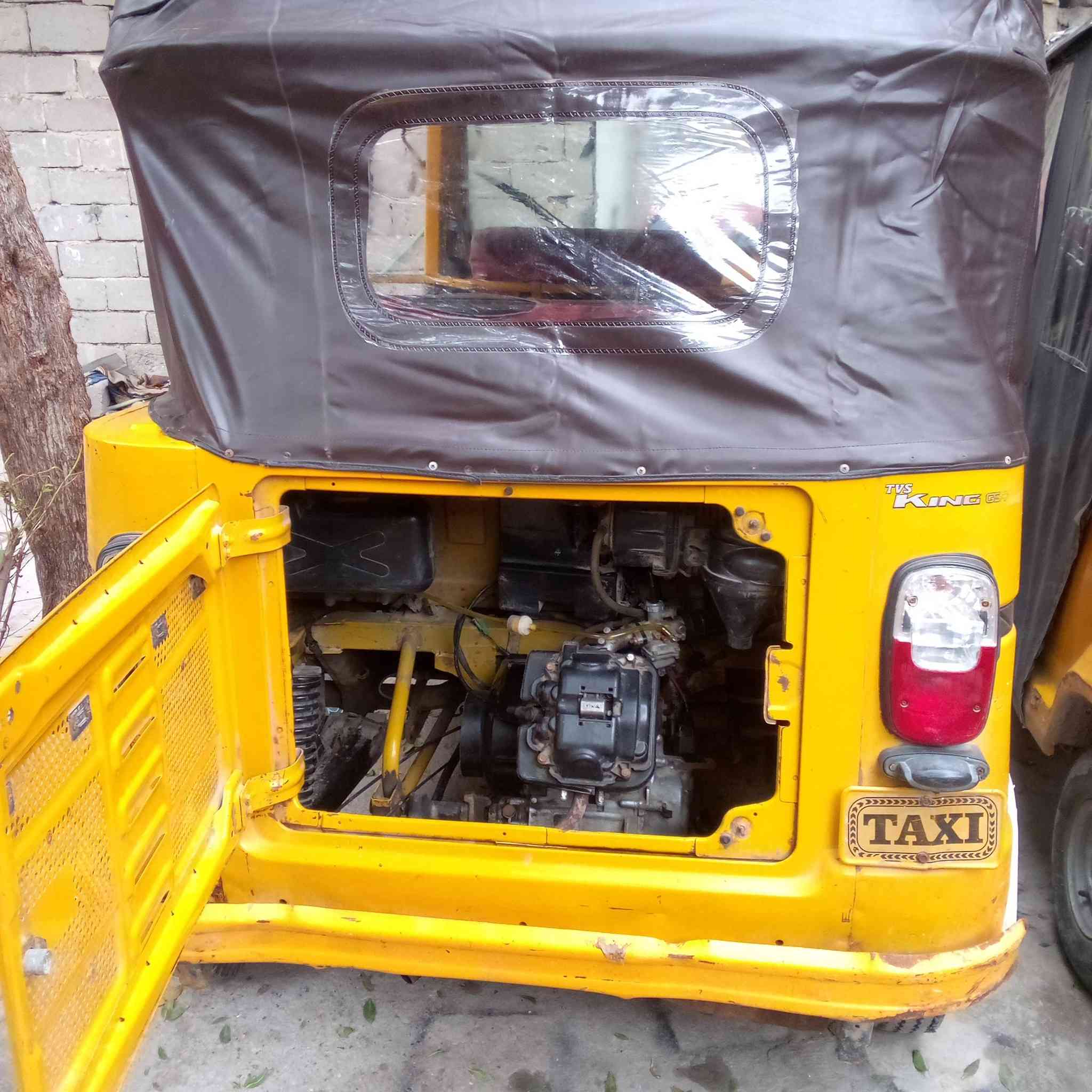 سلام عليكم   عندي تكتك نيفيس 19داخلة 20اوراق بصرة شغالة نضيفة هندر.  سلف تجفيت شركة. خياس قليل بية واضح بالصورة.  دعمة ورة شغلة بارد. واضح بصورةسعرة 3500بيه مجال   بصرة نجيبية قرب جسر خالد  رقمي ***********ابوحسن
