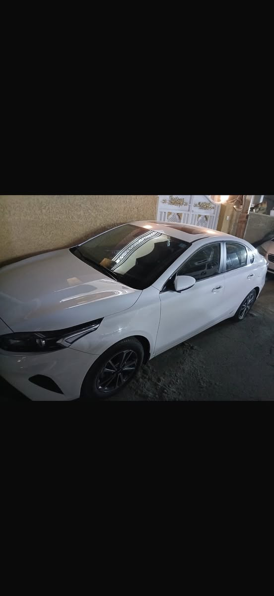 سيراتو ٢٠٢٤ الدوليه فول مواصفات سياره جديده ماشيه ٥١ ألف مكينه ٢٠٠٠  مكان السياره بغداد كراده ***********
