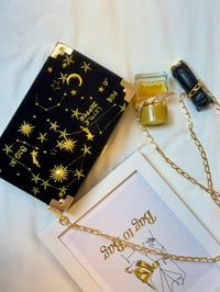 حقيبة مخمل • تطريز ذهبي • توصيل محافظات