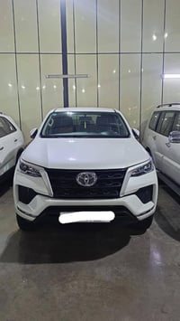 تويوتا فورتشنر موديل ٢٠٢٤ فور ويل محرك ٢٧٠٠ و ٤ سلندر مكفوله كفالة عام...