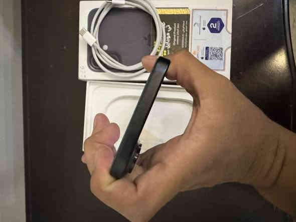 السلام عليكم ايفون 16 بلاص ذاكرة 256 شرق اوسط كامل ملحقاتة بطارية 100 مكفول بس الظهر مبدل ليزر ب 950 مكاني بغداد اليرموك ***********
