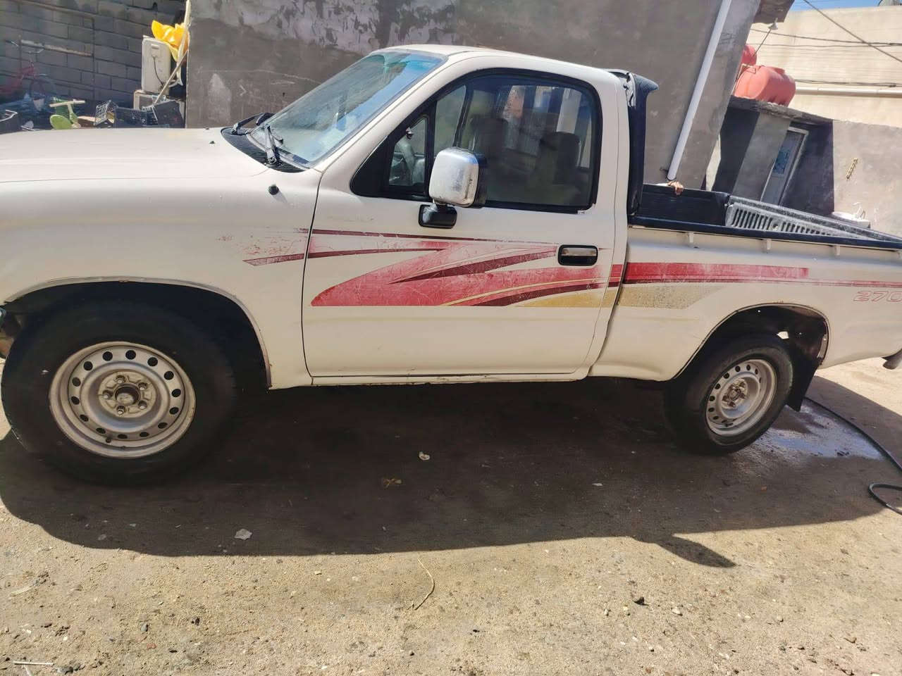 سلام عليكم سياره البيع موديل 2001 سياره جاهزه مال جناي  مكفوله محرك صبغ اكسن كير وبيها شويه ضربه بلجاملغ  رقم دولي سنويه بعدها مانافذه سعر 88  مكان سياره البصره  الاستفسار على رقم //***********//
