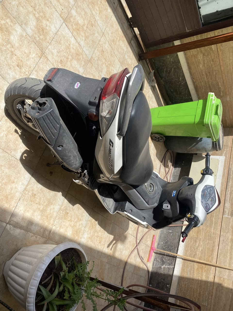 السلام عليكم و رحمة الله و بركاته
اخواني دراجه PGO فرنسي اسمه G-MAX محرك 200CC بريكات امامي خلفي دسك  محرك خير من الله نظام كابريتر بدون اوراق اكفلك سرقه و عشاير رايده ب 1400 و بيهه مجال بسيط ب اذن الله للاستفسار 
***********
