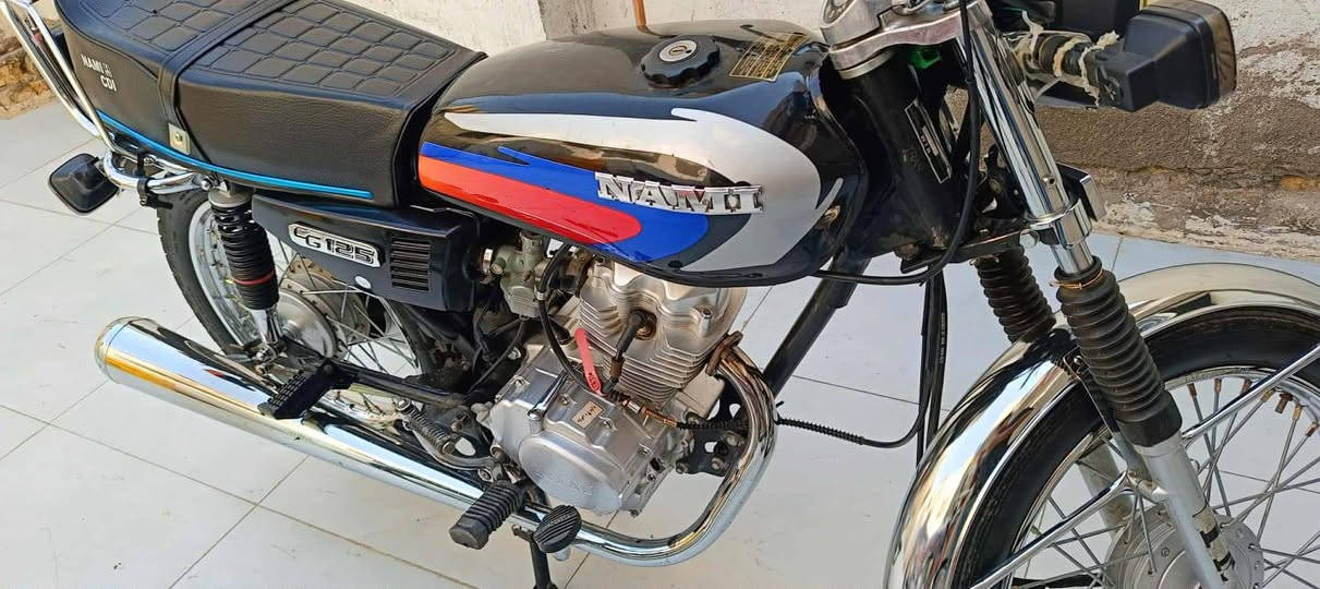 السلام عليكم دراجه ايرانيه موديل ٢٣ اوراق سكنر تخم تاير ادامه كامله دراجه جديده كلش مكفوله كفاله عامه 
لـتواصل خاص واتساب او خاص متواجد  ***********
