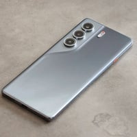 بدون ملحقات يجي الجهاز تكنو كامون ٤٠ برو 5g. نظافه 90 بل ميه مداخل صيا...
