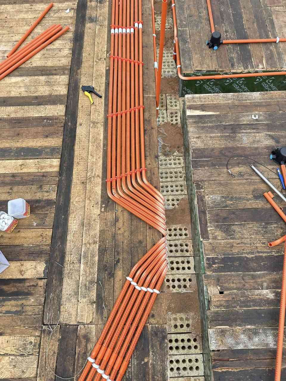 الحمدلله دائماً وأبداً 
جزء من اعمال كادر الباشا في بغداد مع مكتب ترابط الهندسي
نشر شركة كهرباء  طابق ارضي مساحة 300 م  
حسب المخطط المطلوب 
المواد المستخدمة في موقع العمل 
بوري الماستر وجكشن وفاء الفرات جميع المواد من شركة زيد الوفاء 
ان شاءالله ينال أعجابكم 
للاستفسار والطلب يرجى التواصل عبر الواتساب 0735476748///***********
او مراسلة الصفحة
