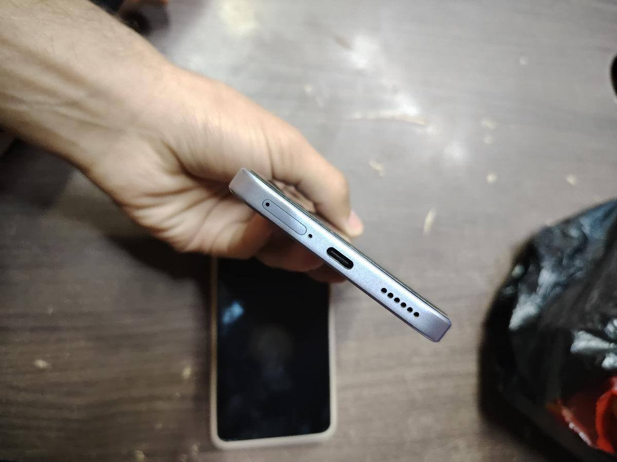السلام عليكم ريدمي نوت 15 برو 5G جهاز نضيف كامل ملحقات كارتون وشاحنة مكاني الموصل ايسر 
***********
