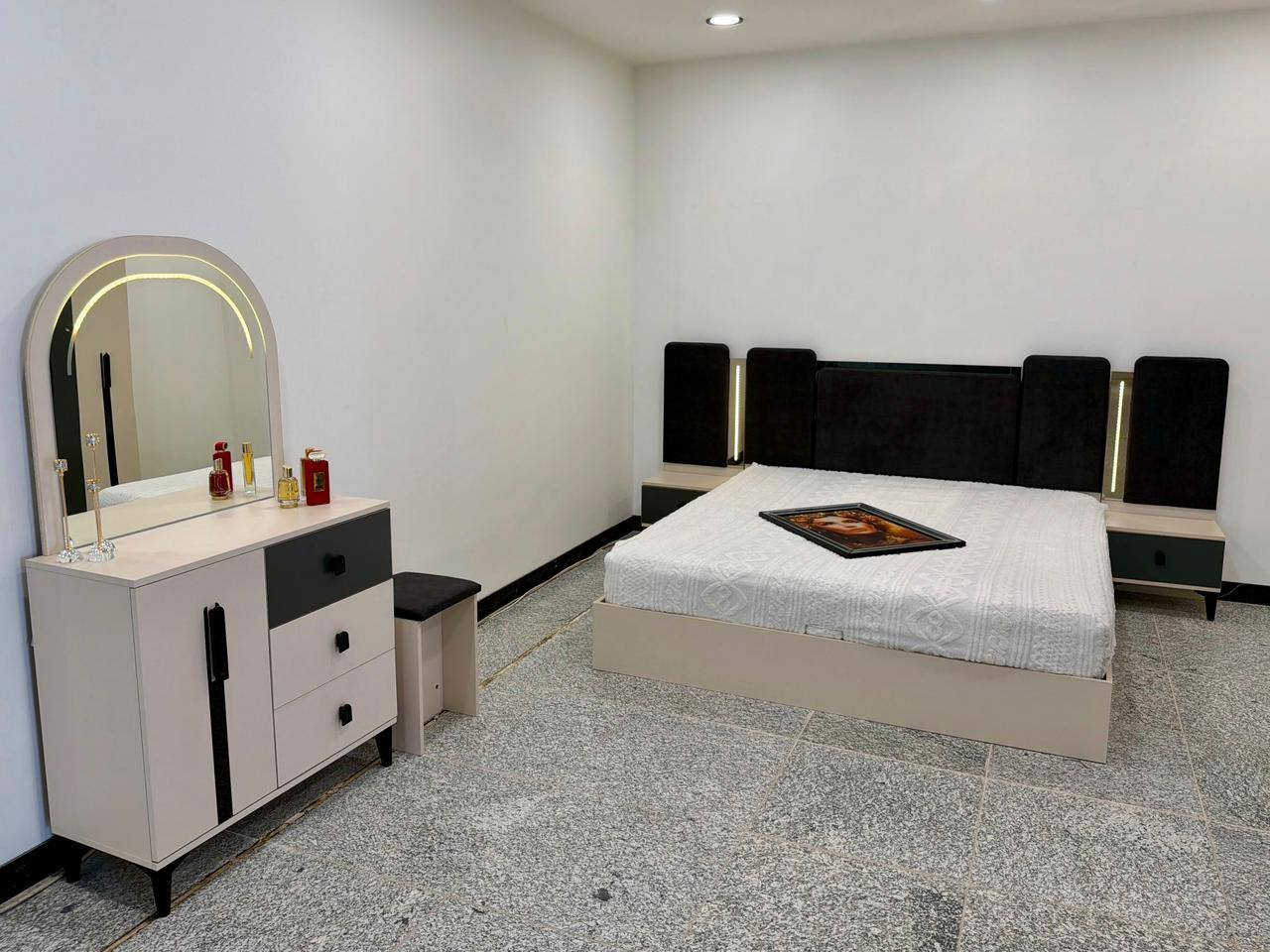 أهلا وسهلا 
غرفة نوم تركية جديدة أصلي 

 متوفر خدمة شد ونقل 
توصيل مجاني مركز بغداد 
أطراف 25
محافظات 75
للاستفسار والحجز الرجاء إرسال صورة الموديل عبر واتساب ***********
wa.me/+9647876803970
