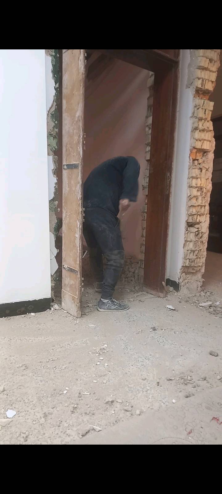 سلام عليكم احنه كادر كامل قلع ارضيات تكشير جدران غسل سطوح تفليش نفتح فتحة باب شباج رقمي بي واتساب