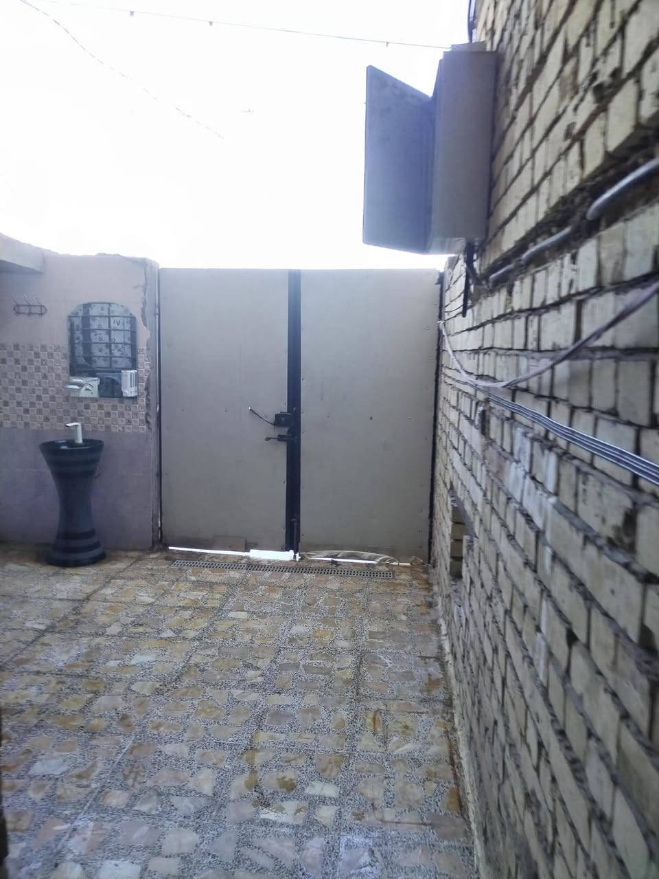 السلام عليكم
١٠٠ متر طابقين زراعي قرار ٢٥بناء درجة أولى للبيع
🟥 خدمات المنطقه كامله عدا التبليط 
تفاصيل البيت مدخلين يحتوي على ٣ غرف نوم كبيره
وواحده من الغرف سويت
الطابق الأرضي يحتوي على
استقبال وهول داخلي وحمامات عدد٢
مطبخ حار +مطبخ بارد غرفة نوم كبيره
والطابق الاول يحتوي على غرفتين كبار واحده منهن سويت وهول داخلي بين الغرفتين مساحته واسعه
موقعه 🚩
بغداد الدوره ابودشير مجاور الحي الصناعي يبعد عن الشارع العام ٧٠ متر تقريباً
خامس بيت عن الركن و التبليط
للأستفسار اكثر
*********** واتساب
*********** واتساب
