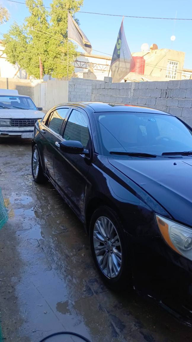 2013 كرايسلر C200 

وارد امريكي محرك 2400  تبريد فول  ضربتهة جاملغ يم السايق فقط ومصبوغة عام  الرقم بغداد مشروع وطني ماكو اي غرامات ع السيارة والسنوية ما ساقطة باسمي والتحويل ثاني يوم السيارة خير من الله ترايك وين متريد تطلع رايدهة ب72 رقم صاحب السيارة ***********  مكان السيارة في كربلاء كربلاء, العراق
